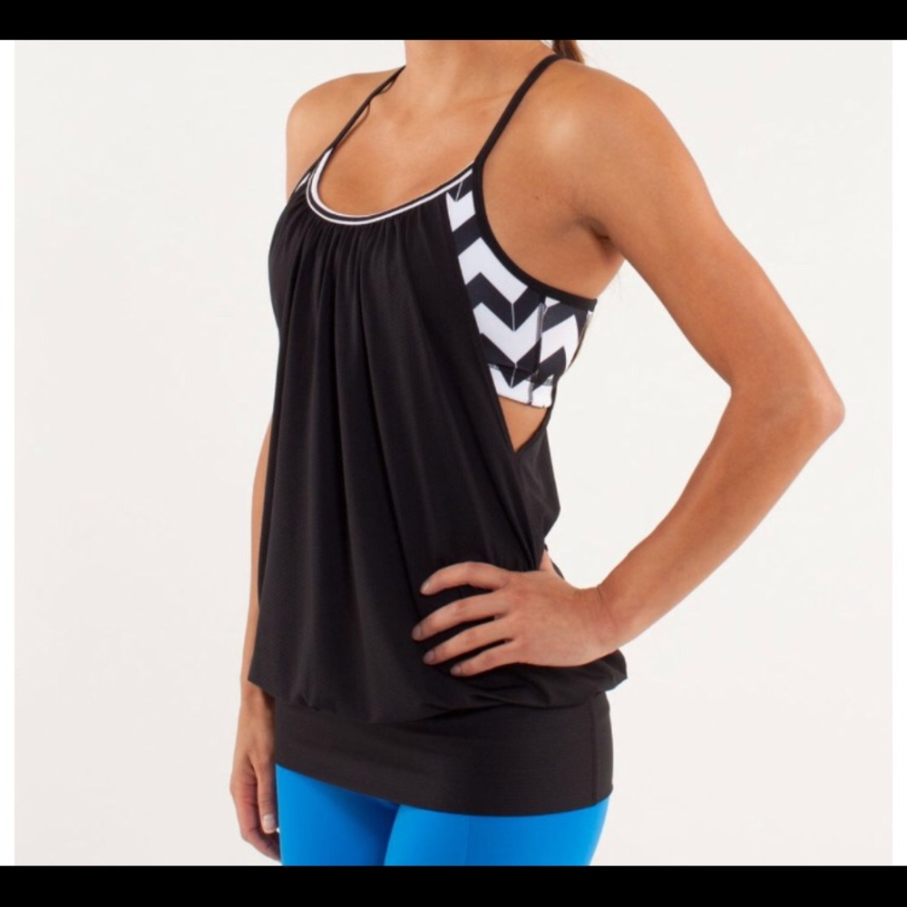 Lululemon No Limits Tank so 6 Black/white